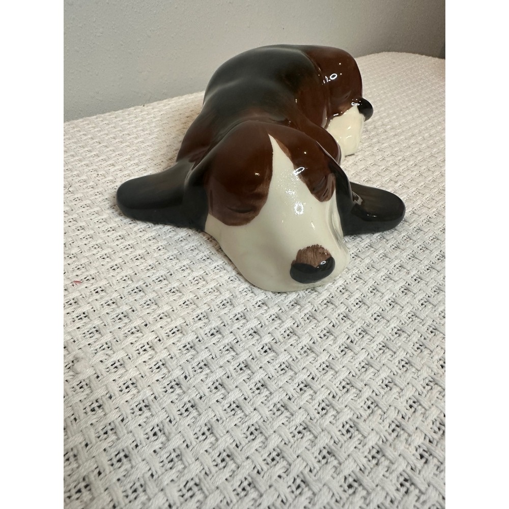 Vintage Ceramic Sleeping Basset Hound Figurine Brown White Glossy Dog Decor Home - Picture 11 of 14